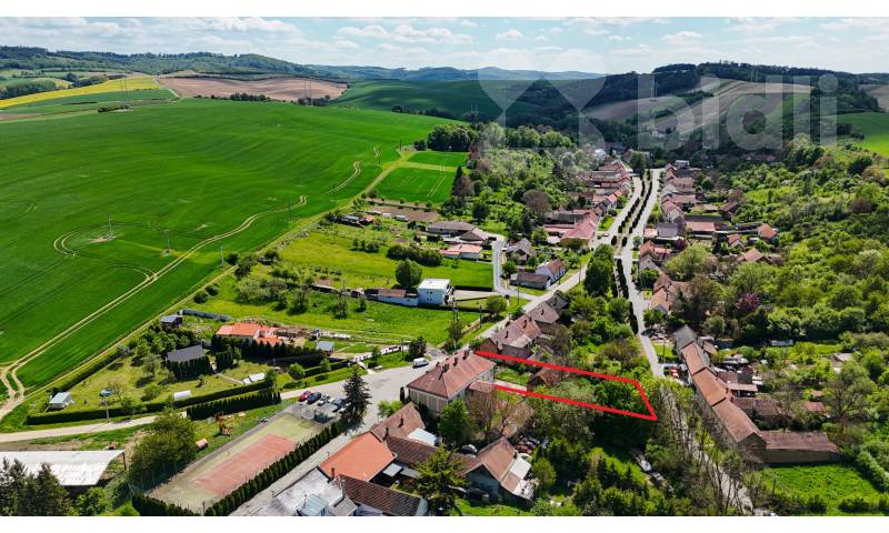 Stavební pozemek 815 m2 Kožušice