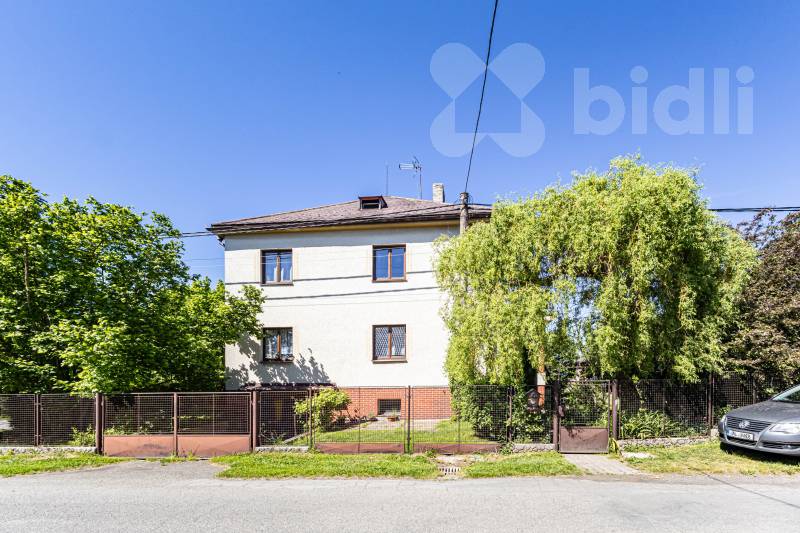 Dvougenerační dům s bazénem a velkou zahradou v Příkosicích