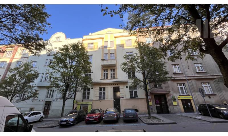 Pronájem stylového zařízeného bytu 2+1,72m2, Eliášova,P-6 u metra Hradčanská