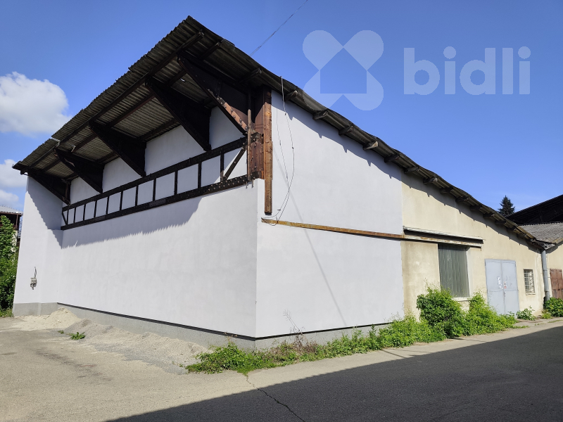 Pronájem haly 1 220 m2 se zastřešenou manipulační plochou - Plumlov