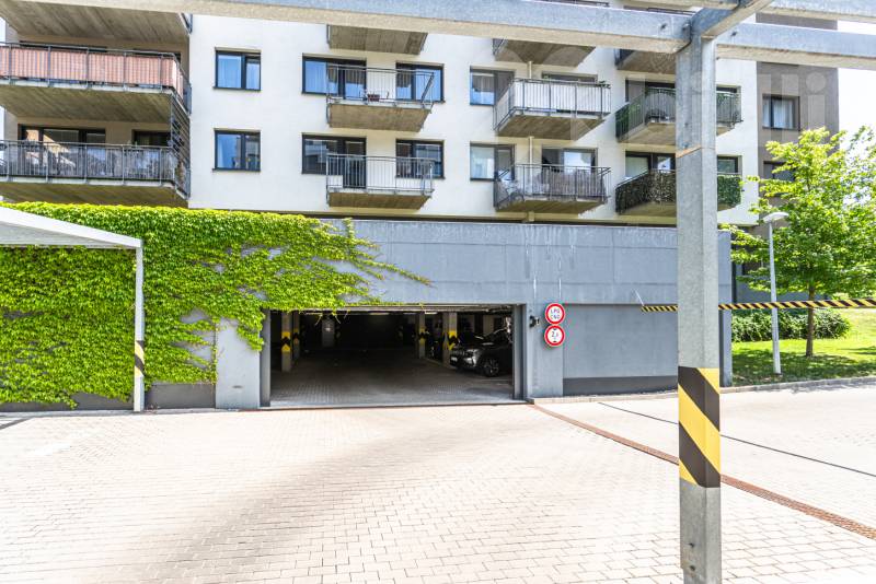 Prostorný byt 4+kk, 106 m2, 2 balkony + garážové stání, Praha - Prosek