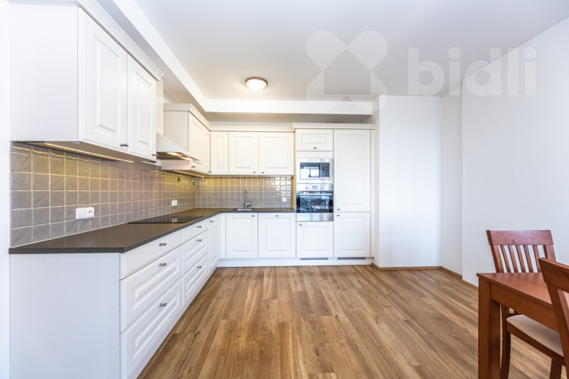 Prostorný byt 4+kk, 106 m2, 2 balkony + garážové stání, Praha - Prosek