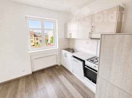 Pronájem kanceláře, 168 m²