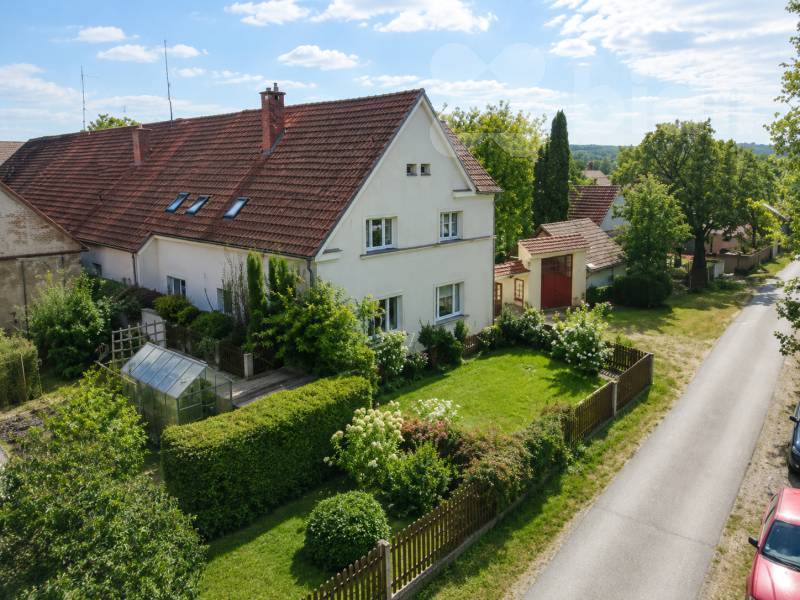 Stylový statek s velkým pozemkem cca 2182 m2, Librantice