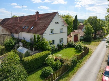 Stylový statek s velkým pozemkem cca 2182 m2, Librantice
