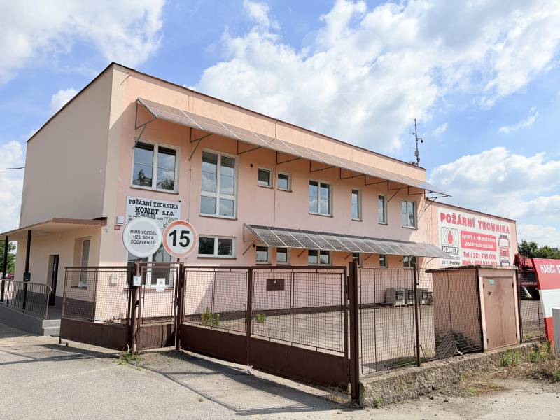 Pronájem komerčních prostor - kanceláří 52 m2 + společné prostory