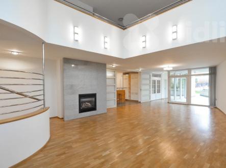 Pronájem domu/vily, 379 m²