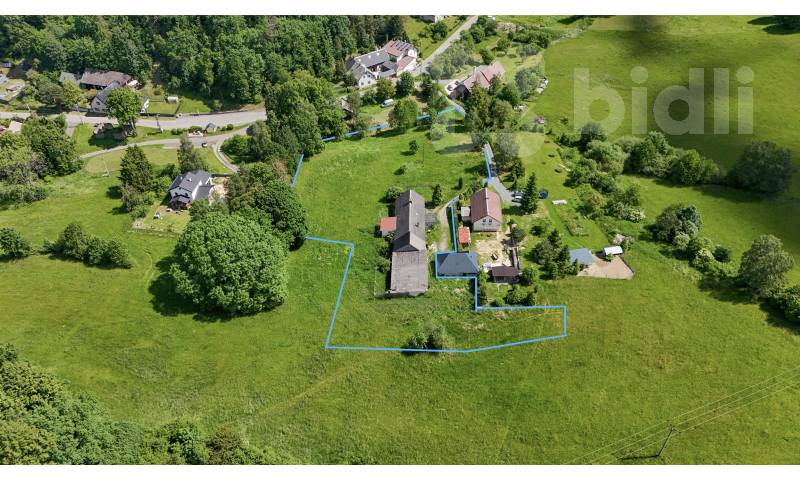 Prodej podílu 1/3 rodinného domu, pozemek 7 508 m2