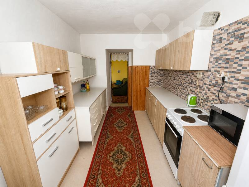 Prodej podílu 1/3 rodinného domu, pozemek 7 508 m2