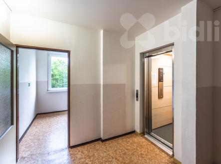 Prostorný byt 3+1, 71 m2, se zasklenou lodžií, Praha 4 - Michle