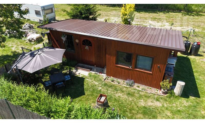 Zahrada 422 m2 s chatou 25 m2 - u letiště, Břeclav
