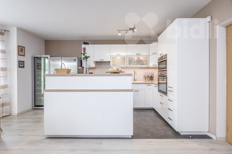 Moderní řadový rodinný dům 5+kk, dvě koupelny, klimatizace, pozemek 200m2