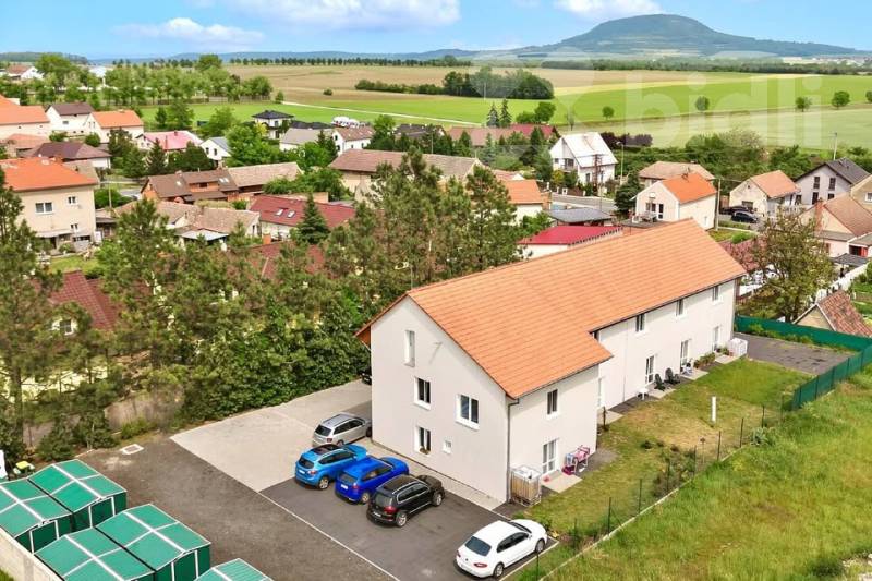 Pronájem bytu 1+kk, 31 m² - Račiněves | 30 min. od Prahy po D8