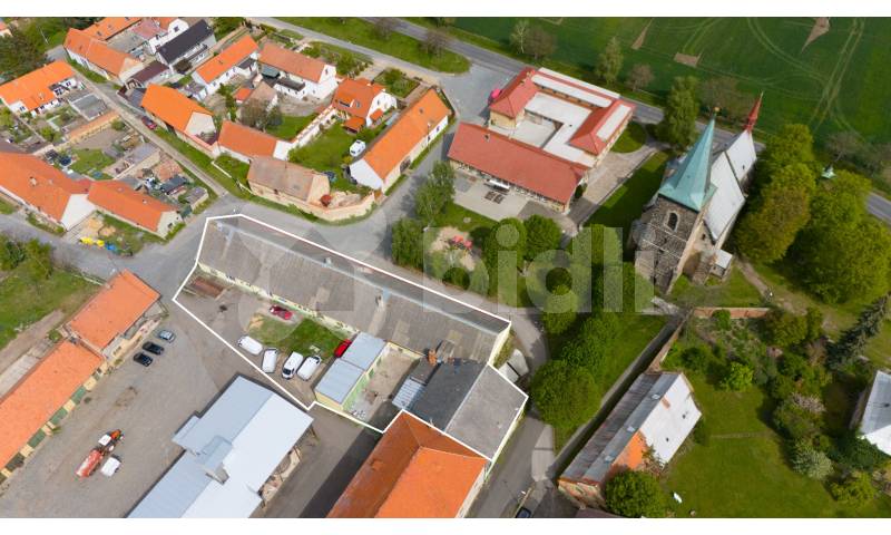 Prodej nemovitosti 890 m2 na pozemku 1877 m2, Charvatce
