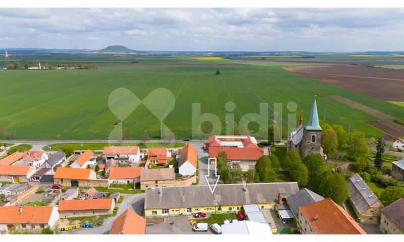 Prodej nemovitosti 890 m2 na pozemku 1877 m2, Charvatce