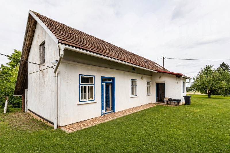 Prodej rodinného domu 4+kk 93 m2, zahrada 1.481 m2, Češov