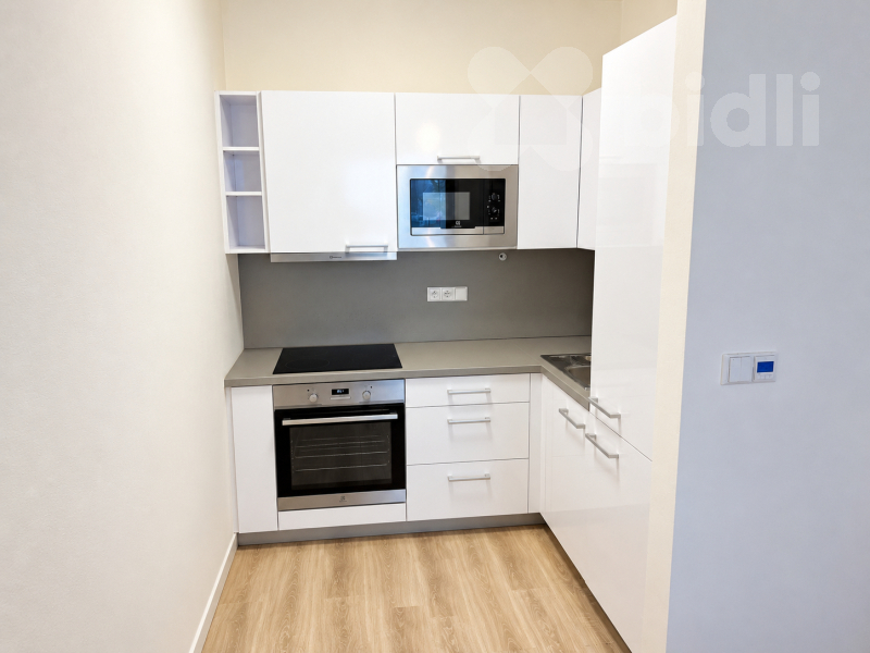 Pronájem bytu 2+kk, 55 m2, s parkovacím stáním, ulice Husova, Pardubice,