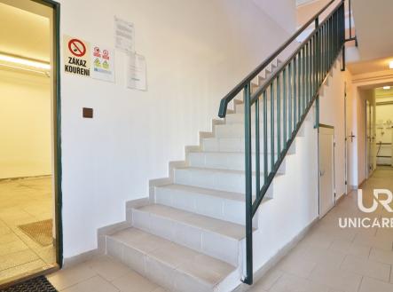 Pronájem komerčního objektu, sklad, 834 m²