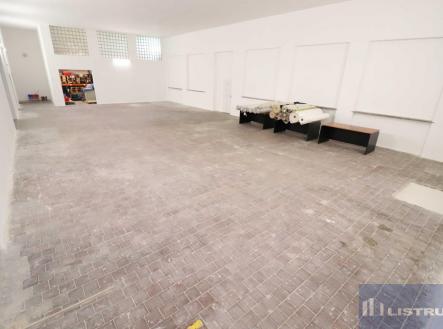 Pronájem skladovací prostor, 900 m²