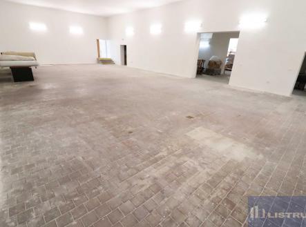 Pronájem skladovací prostor, 900 m²