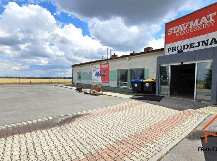 Pronájem - obchodní prostor, 1 596 m²