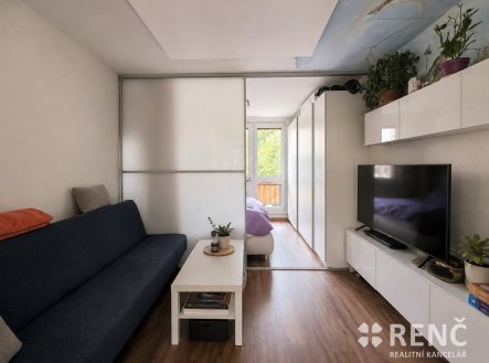 Prodej  zrekonstruovaného bytu 3+1, který je dispozičně upraven na 4+kk, o výměře 72  m2, se dvěma l