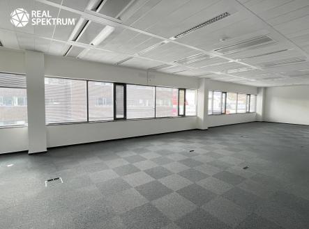 Pronájem kanceláře, 872 m²