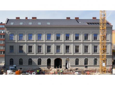 Pronájem kanceláře, 472 m²