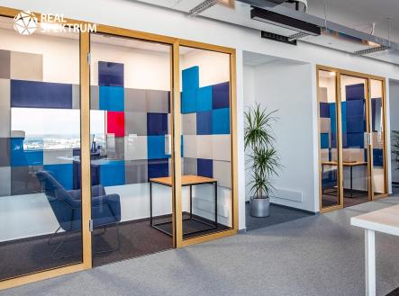 Pronájem kanceláře, 706 m²