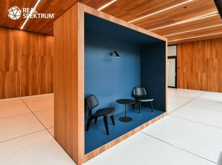 Pronájem kanceláře, 552 m²