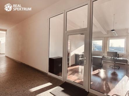 Pronájem kanceláře, 453 m²