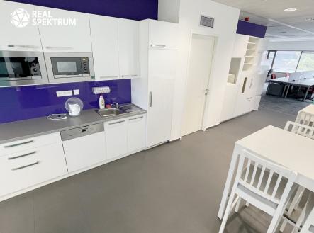 Pronájem kanceláře, 872 m²