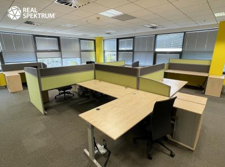 Pronájem kanceláře, 936 m²