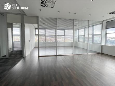 Pronájem kanceláře, 829 m²