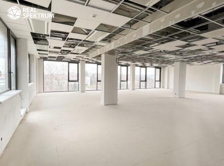 Pronájem kanceláře, 275 m²