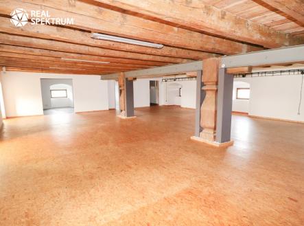 Pronájem komerčního objektu, sklad, 1 655 m²