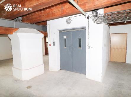 Pronájem komerčního objektu, sklad, 1 655 m²