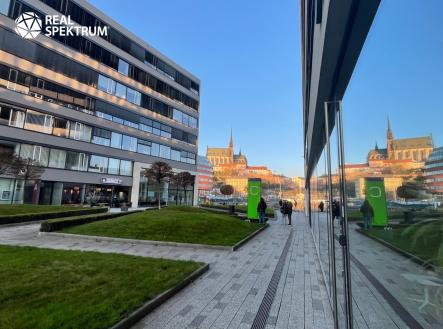 Pronájem kanceláře, 1 900 m² obrázek