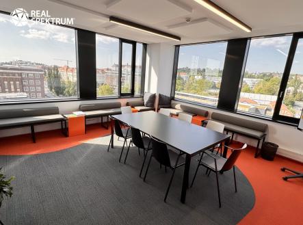 Pronájem kanceláře, 216 m²
