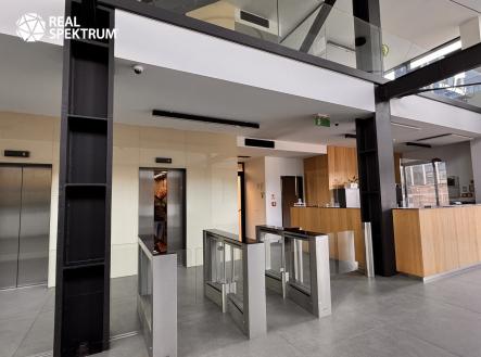 Pronájem kanceláře, 274 m²