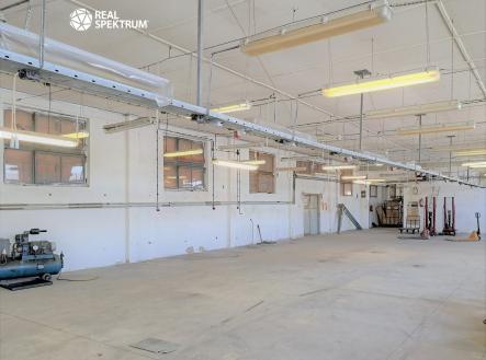 Prodej - komerční objekt, sklad, 2 600 m²