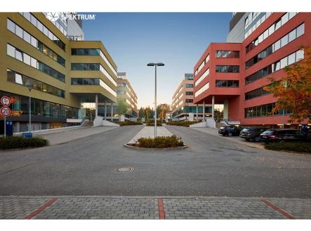 Pronájem kanceláře, 576 m²