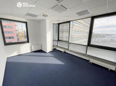 Pronájem kanceláře, 576 m²