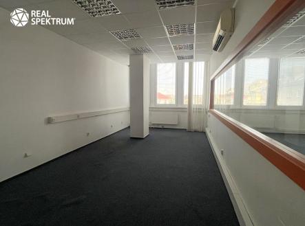 Pronájem kanceláře, 470 m²