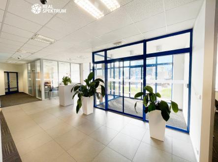 Pronájem kanceláře, 470 m²