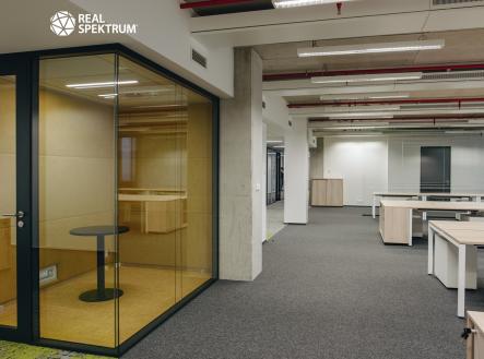 Pronájem kanceláře, 374 m²