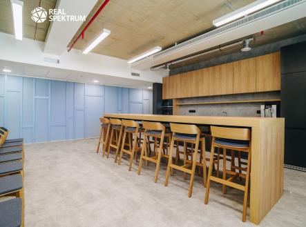 Pronájem kanceláře, 374 m²