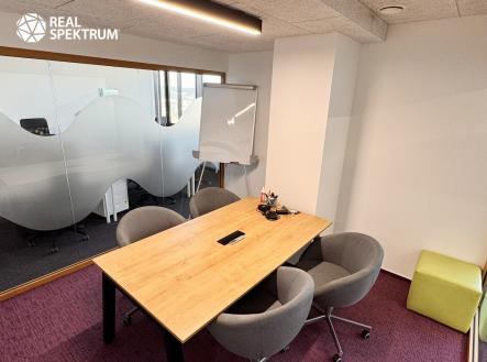 Pronájem kanceláře, 483 m²