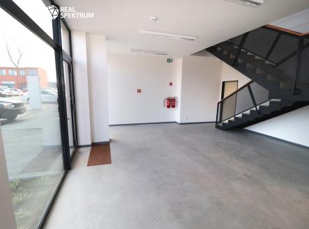 Pronájem obchodní prostor, 345 m²