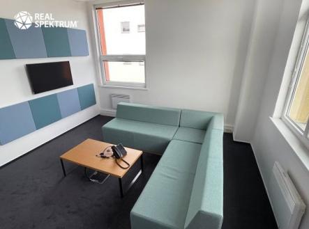 Pronájem kanceláře, 74 m²